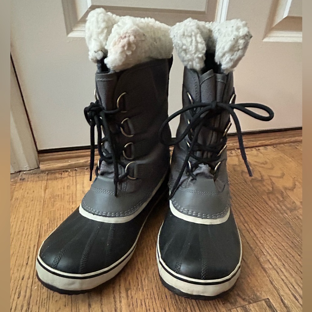 Women’s Sorel snow boot - size 10